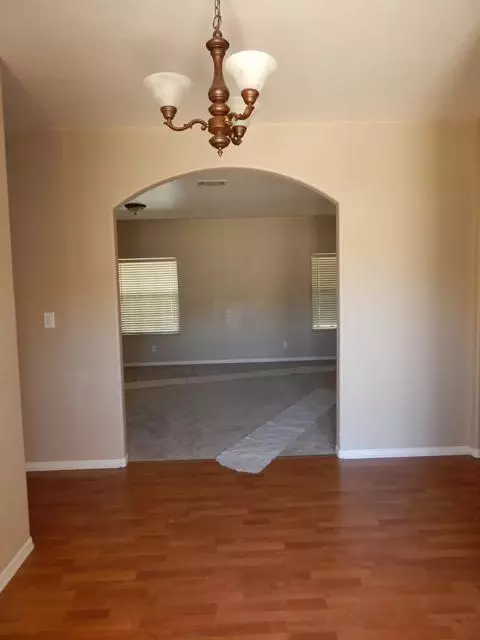 27401 Man O War Dr, Tehachapi, CA 93561 photo 2