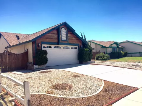 38044 Raintree Ln, Palmdale, CA 93552 photo 2
