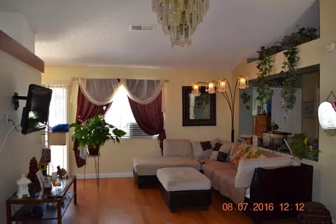 43801 Serenity Ct, Lancaster, CA 93535 photo 2