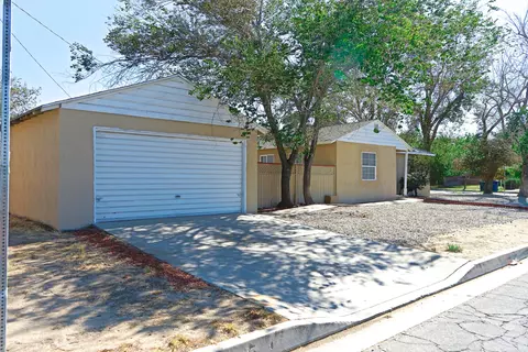 302 Ave J E, Lancaster, CA 93535 photo 4