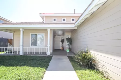 43247 Darby St, Lancaster, CA 93535 photo 2