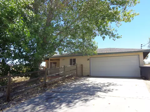 22110 Buena Vista St, Tehachapi, CA 93561 photo 2