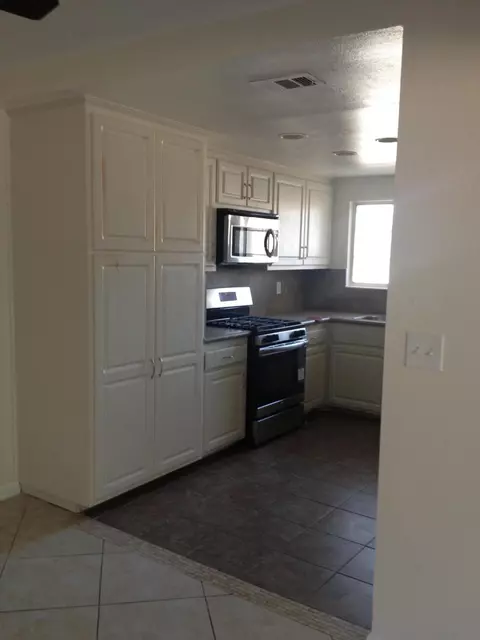 1648 Ave J 12 E, Lancaster, CA 93535 photo 8