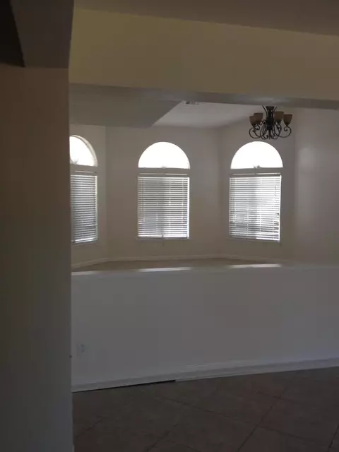 1648 Ave J 12 E, Lancaster, CA 93535 photo 3