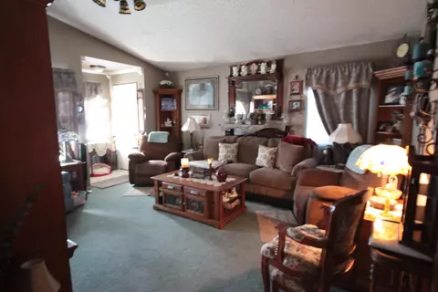 45852 York Pl, Lancaster, CA 93534 photo 2