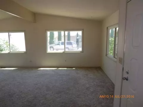 1195 Arabian Dr, Tehachapi, CA 93561 photo 2