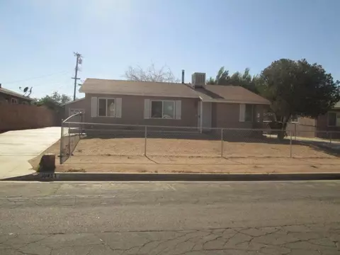 38451 31st St E, Palmdale, CA 93550 photo 2
