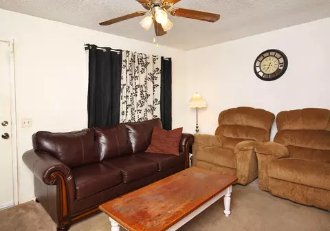 6802 Hemp Ct, Quartz Hill, CA 93536 photo 4