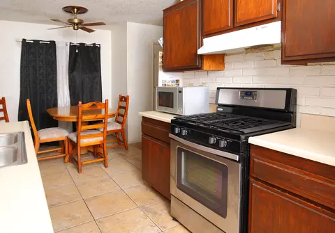 6802 Hemp Ct, Quartz Hill, CA 93536 photo 2