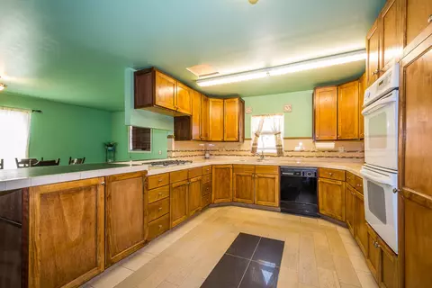 16560 Avenue J E, Lancaster, CA 93535 photo 8