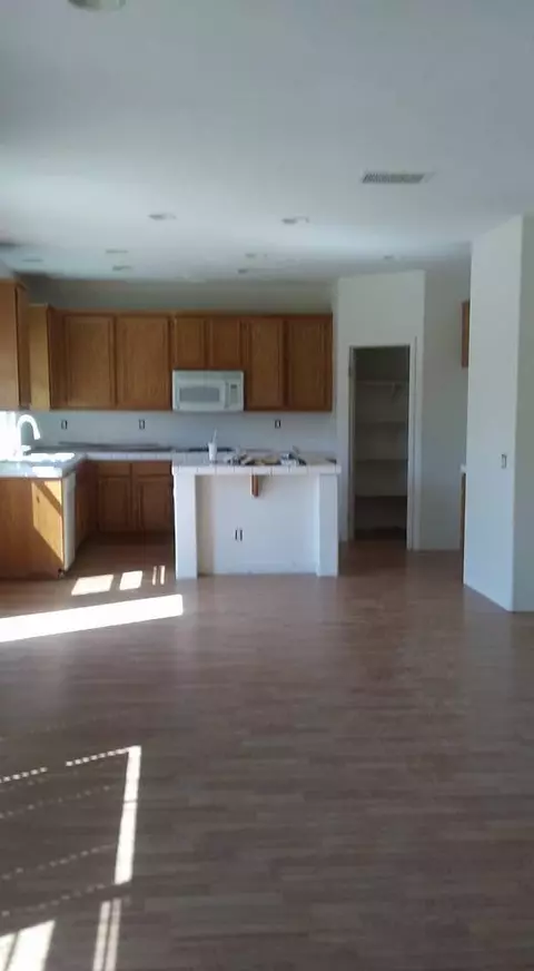 37941 67th St E, Palmdale, CA 93552 photo 2