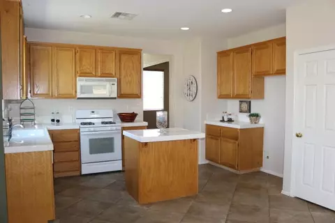 4545 Jade Ct, Lancaster, CA 93536 photo 11