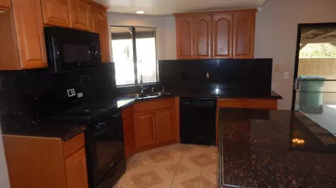 3610 Avocado Ln, Palmdale, CA 93550 photo 11