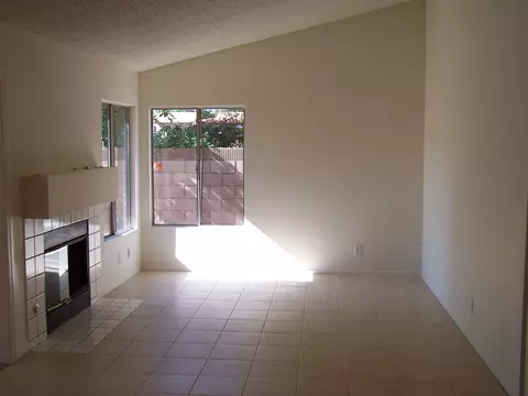 43321 8th St E, Lancaster, CA 93535 photo 2