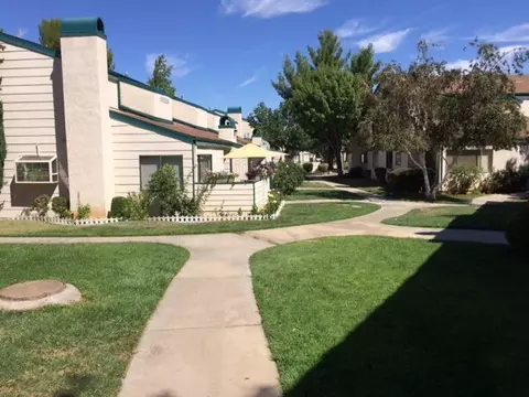 44436 15th E #5, Lancaster, CA 93535 photo 1