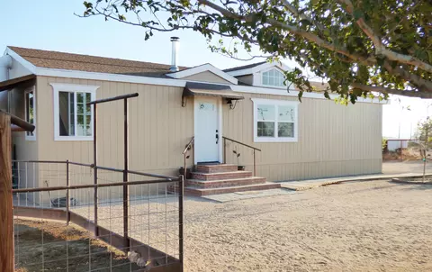 6101 Sespe Ave, Mojave, CA 93501 photo 2