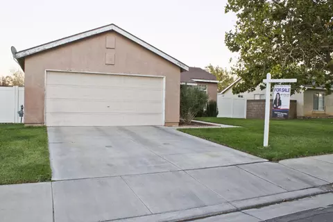 43830 Serenity Ct, Lancaster, CA 93535 photo 2