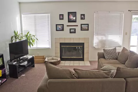 43830 Serenity Ct, Lancaster, CA 93535 photo 8