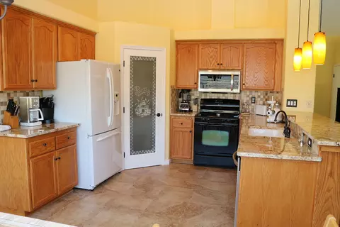 28341 Burlingame Ct, Tehachapi, CA 93561 photo 9