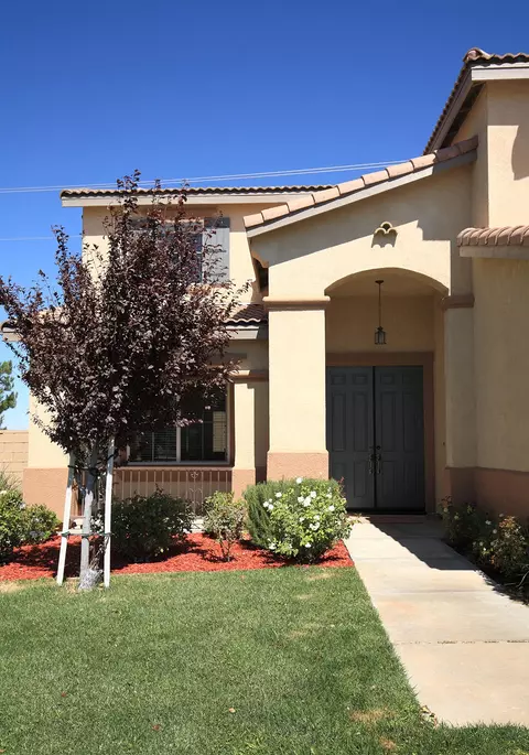 4751 Jade Ct, Lancaster, CA 93536 photo 4