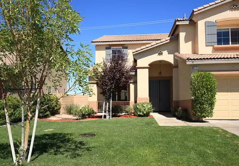 4751 Jade Ct, Lancaster, CA 93536 photo 2
