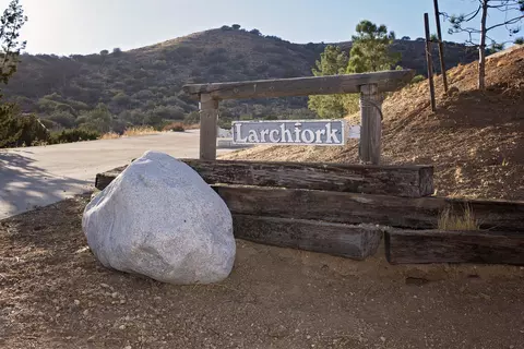 35419 Larchfork Rd, Acton, CA 93510 photo 2