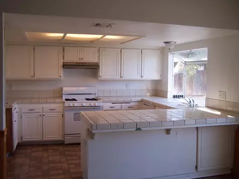 714 Trixis Ave, Lancaster, CA 93534 photo 2