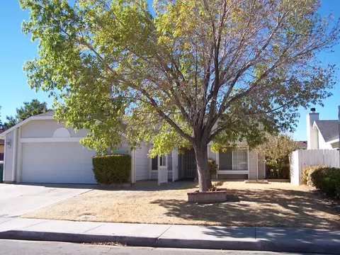 714 Trixis Ave, Lancaster, CA 93534 photo 1