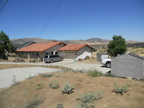 22712 Mariposa Rd, Tehachapi, CA 93561 photo 2