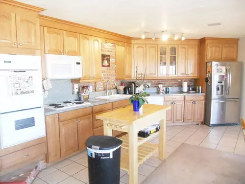 22712 Mariposa Rd, Tehachapi, CA 93561 photo 3