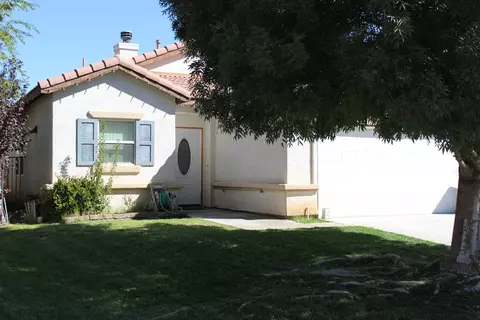 1739 Pinecone Ct, Lancaster, CA 93535 photo 2