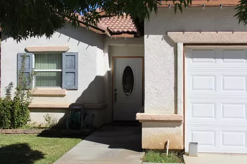1739 Pinecone Ct, Lancaster, CA 93535 photo 3