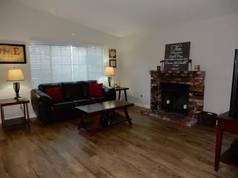 2811 Lavida Dr, Lancaster, CA 93535 photo 9