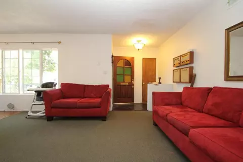 6708 Festina Dr, Paramount, CA 90723 photo 2