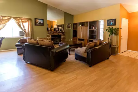 43840 Delgado Ct, Lancaster, CA 93535 photo 3