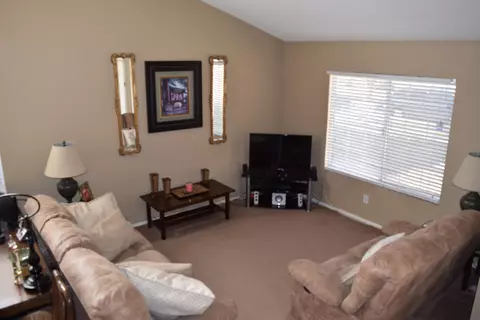 1038 Kettering St E, Lancaster, CA 93535 photo 9