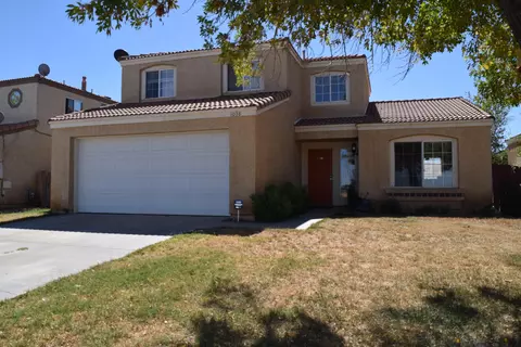 1038 Kettering St E, Lancaster, CA 93535 photo 2