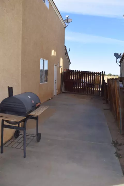 1038 Kettering St E, Lancaster, CA 93535 photo 35