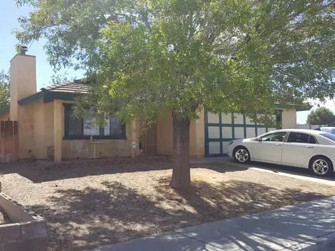 734 Ivesbrook St E, Lancaster, CA 93535 photo 2