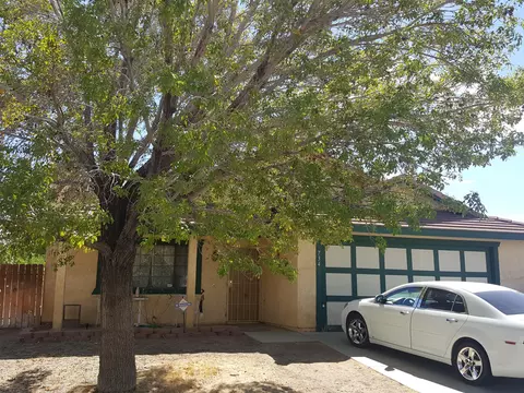 734 Ivesbrook St E, Lancaster, CA 93535 photo 1