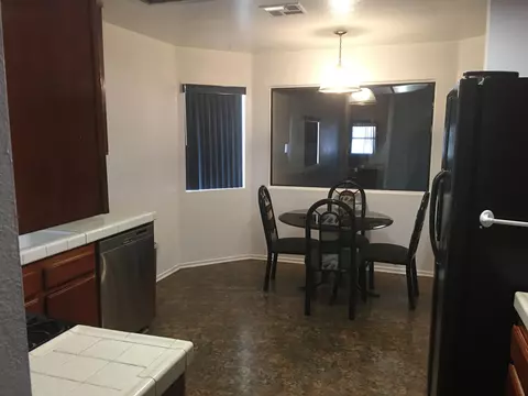 669 Kettering St E, Lancaster, CA 93535 photo 4