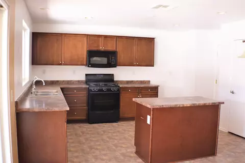 3048 Emerald Ln E, Lancaster, CA 93535 photo 9