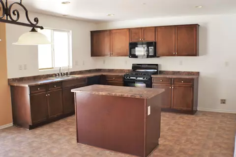 3048 Emerald Ln E, Lancaster, CA 93535 photo 8