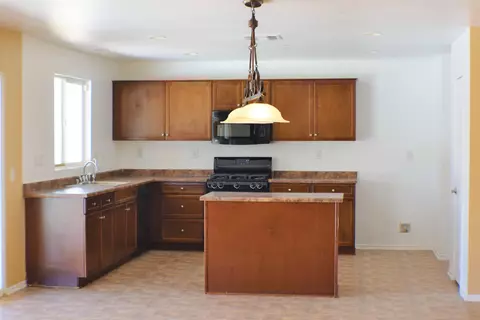 3048 Emerald Ln E, Lancaster, CA 93535 photo 10