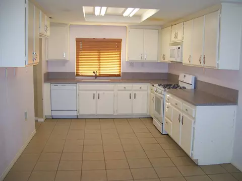 41042 158th St E, Lake Los Angeles, CA 93535 photo 2