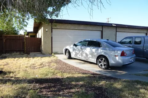 427 Lancaster Blvd E, Lancaster, CA 93535 photo 1
