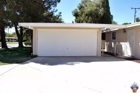 441 Lingard St E, Lancaster, CA 93535 photo 2