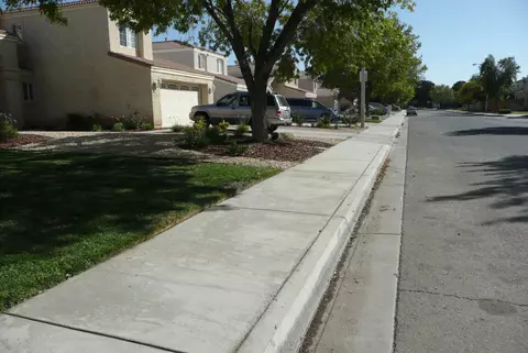 44940 11th St E, Lancaster, CA 93535 photo 2
