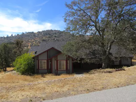25800 Cumberland Ct, Tehachapi, CA 93561 photo 2
