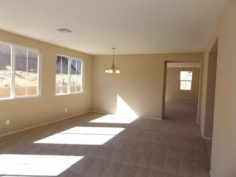 6722 Princessa Dr, Palmdale, CA 93551 photo 4